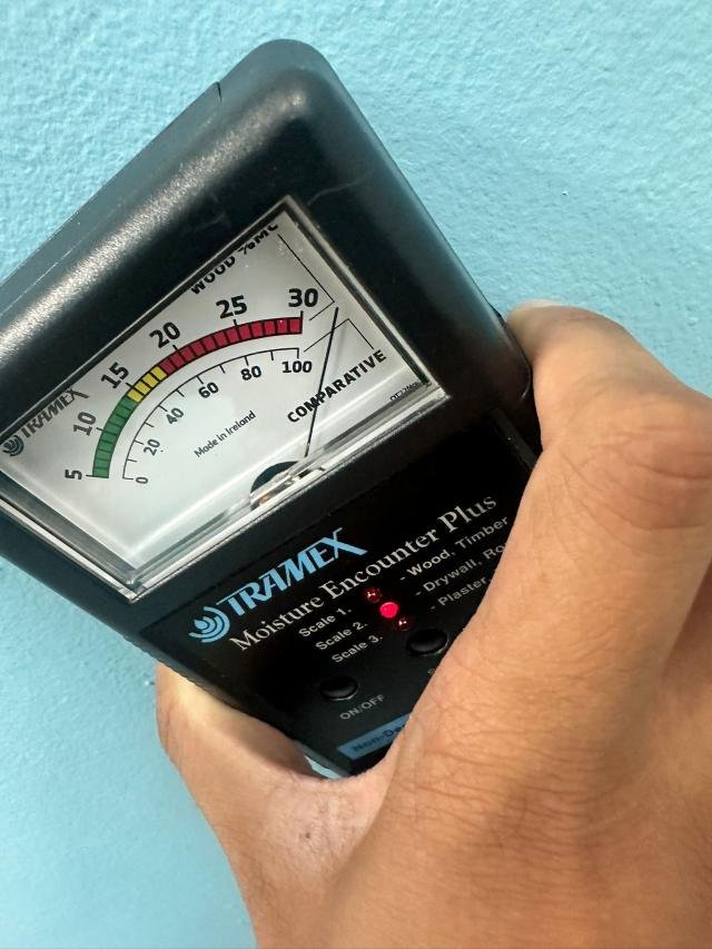 Moisture meter measuring wet materials